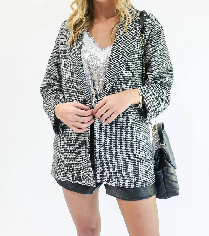 Chic Style, Always In Vogue Classy Queen Houndstooth Boyfriend Blazer In Black/white